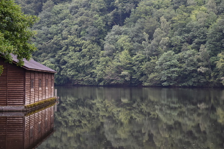Meerhut stuwmeer van Nisramont