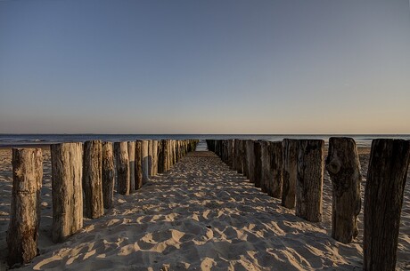 Hier aan de kust