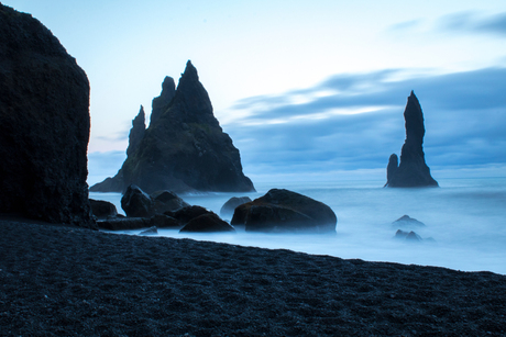 Middernacht op Reynisfjara, IJsland