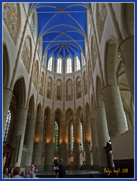 Het koor van de Martinikerk in Groningen, met het hemelsblauw gewelf.