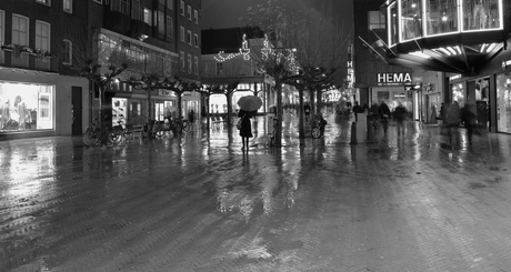 wachtend in de regen op haar geliefde