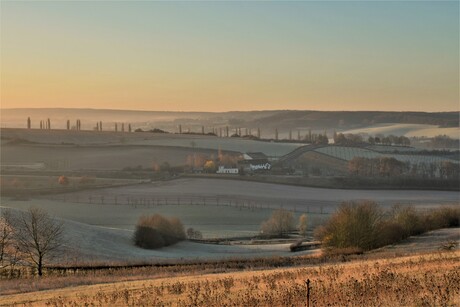 zonsopkomst heuvellandschap