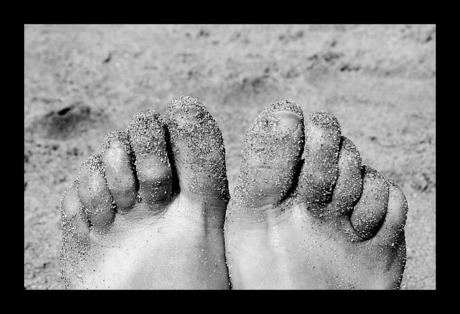 voetjes in het zand