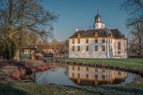 De Fraeylemaborg  in de ochtendzon.