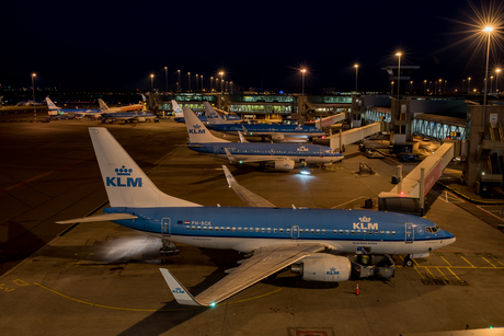 schiphol by night