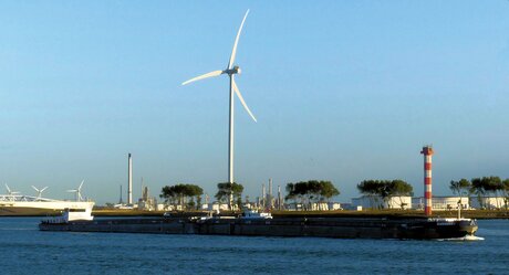 P1290797  H v H   Nieuwe Waterweg  Avondsfeer  met de Binnenvaart  7 sept 2025 