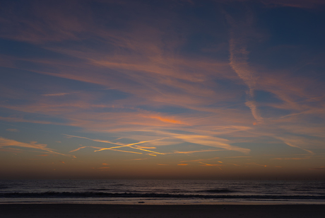 vliegtuiglijnen in de lucht