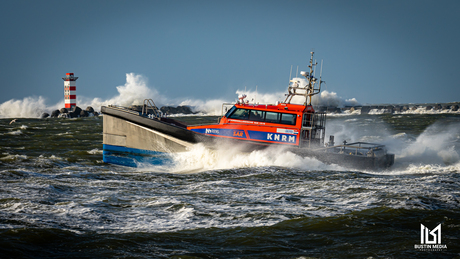 KNRM reddingboot Nh1816 oefent met stormweer