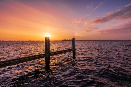 Zon tikt tegen de paal