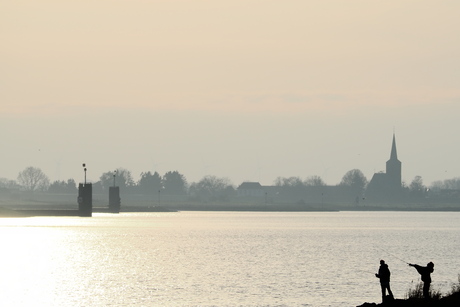 Vissen aan de Nederrijn