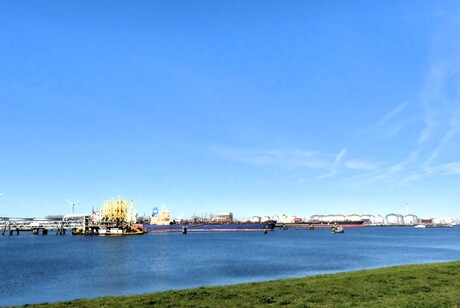 P1300625  Rozenburg Calandkanaal   Uitz  7e  Petroleum haven 7 april 2026   