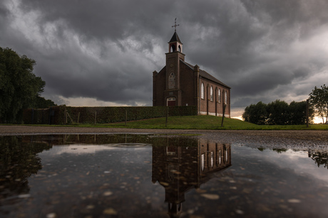 Storm Boven Vluchtheuvelkerk, Homoet