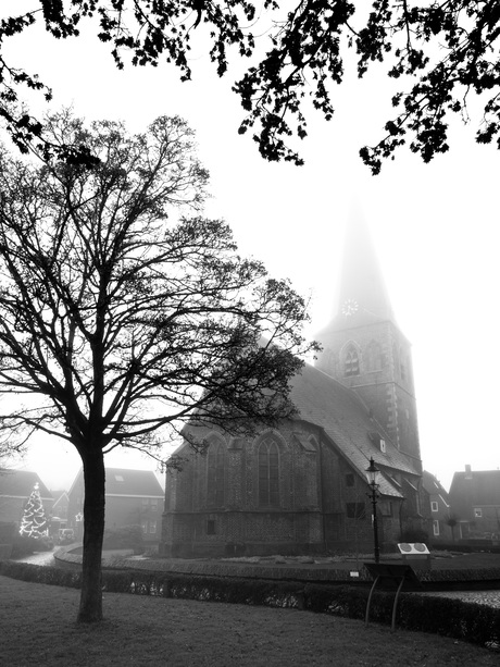 Oude kerk Borne in de mist