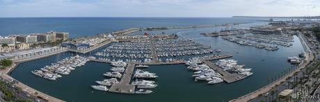 De haven van Alicante in panorama