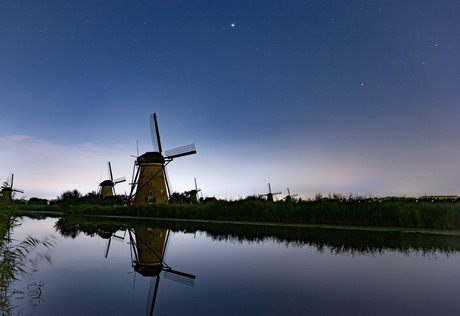 Kinderdijk bij nacht