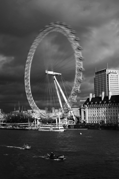 london eye in motion