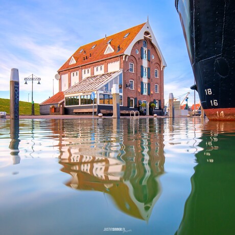 Mooie spiegeling door hoogwater.