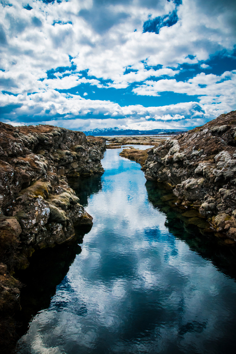 Reflectie op de Silfra kloof in IJsland