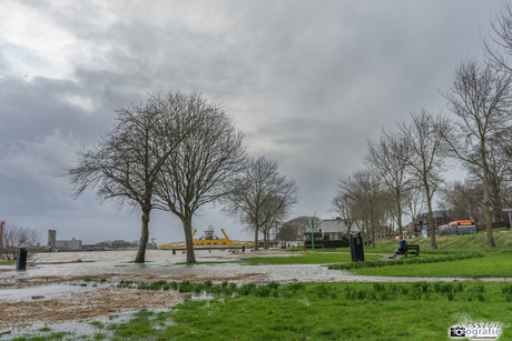 Hoogwater bij de Veerpoort te Schoonhoven