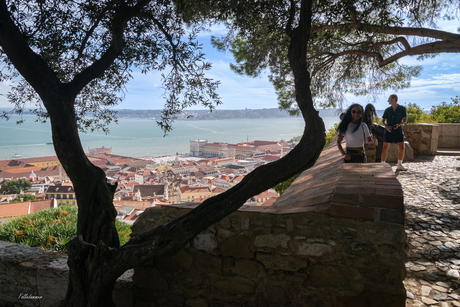 Uitzicht over Lissabon en de Taag.