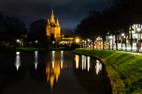 Sassenpoort Zwolle bij avondlicht