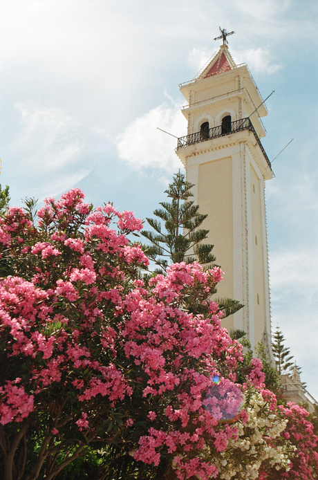 Oleander, met de kerk