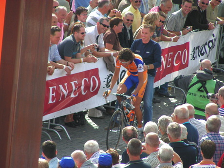 Eric Dekker achterop na inschrijving