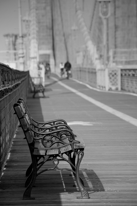 Brooklyn Bridge, een bankje...