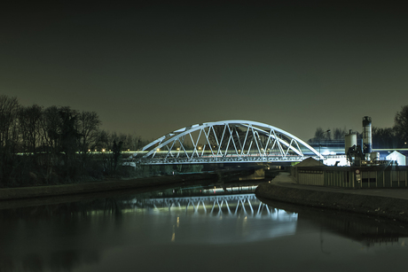 Spoorwegbrug over kanaal te Halle