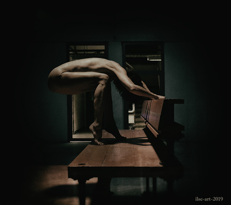 It's hard, but I hold on! - selfportrait.