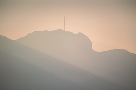 Ochtendlicht in de bergen van Oostenrijk 