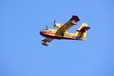 Canadair CL-415