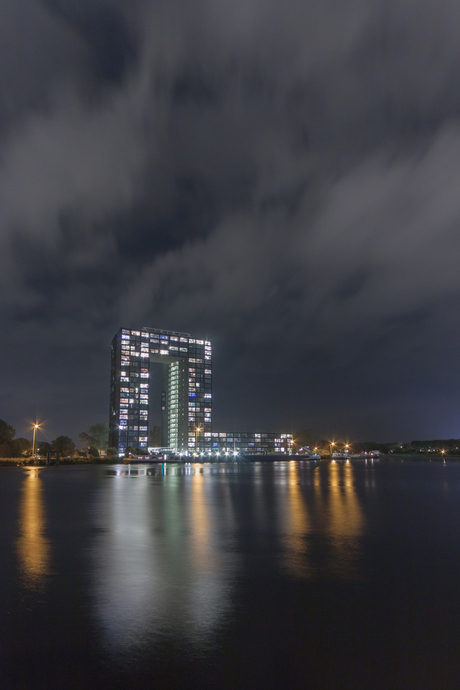 Tasman Toren in Groningen in de nacht