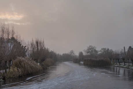 Een schilderachtige winterse zonsopkomst