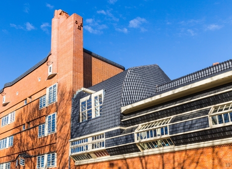 het schip aan de Oostzaanstraat in A.dam Architect Michel de Klerk 1884-1923, meer zien bij als laatst geplaatste op www.fotovictoir.nl