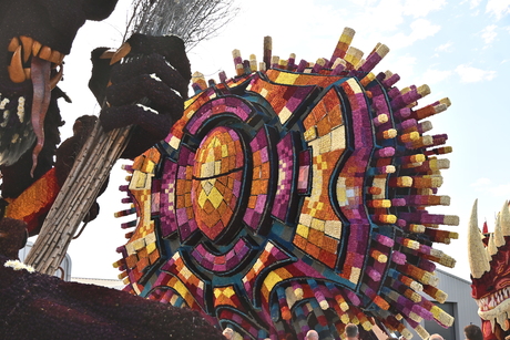 Bloemencorso Zundert maandag op tentoonstellingsterrein_7