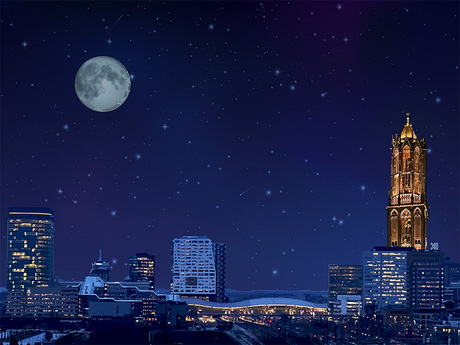 De Domtoren onder de Maan