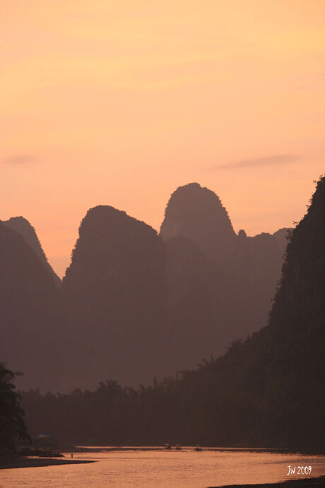 Zonsondergang in het Karst gebergte