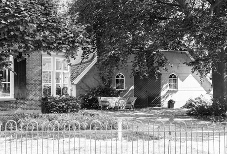 IMG_4233 B&W old farm