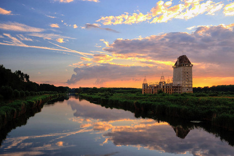 zonsondergang bij kasteel Almere