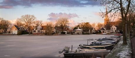 Panorama van een winters Broek in Waterland