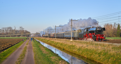 De stoomtrein door het veld - Elst - 13 december 2025