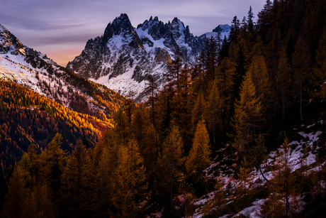 Eind van de herfst, begin van de winter in de Franse alpen
