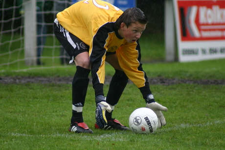 In de stromende regen