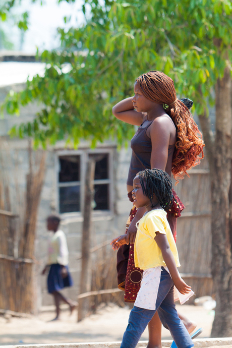 Moeder en Dochter in Mozambique.jpg