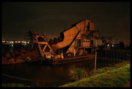 Baggerschip by night