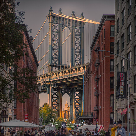 Manhattan Bridge & Empire State building aligned. 