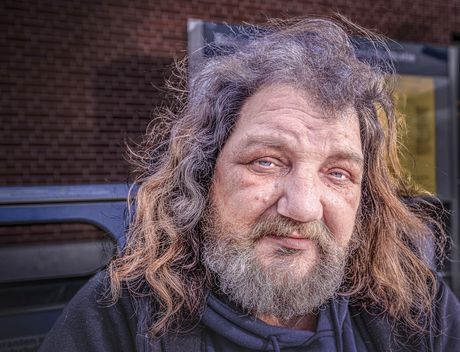 man van de straat