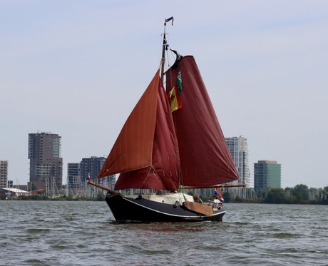 Platbodem op Ijmeer bij Almere