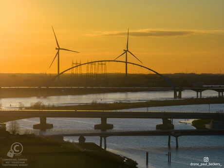 Zonsondergang boven de Neuvengeul in Nijmegen